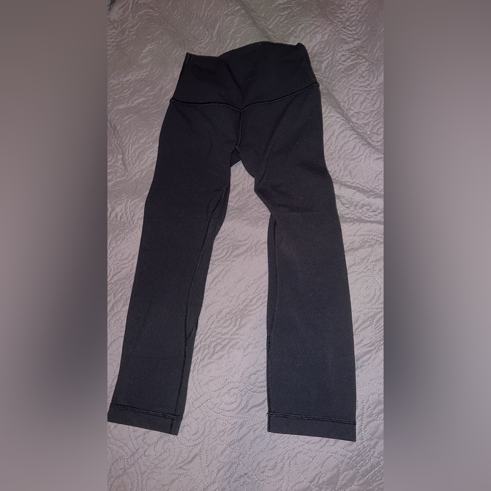 black cropped lululemon leggings